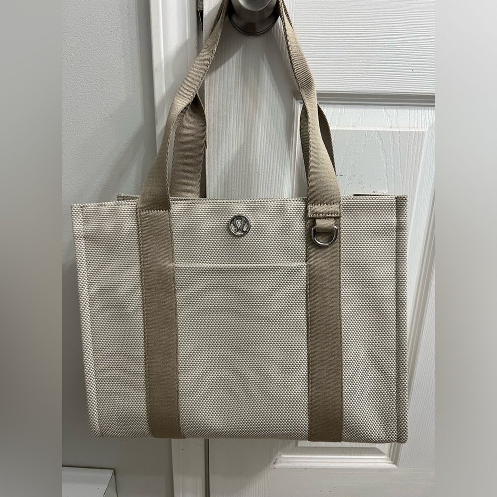Lululemon two-tone canvas tote bag 10L